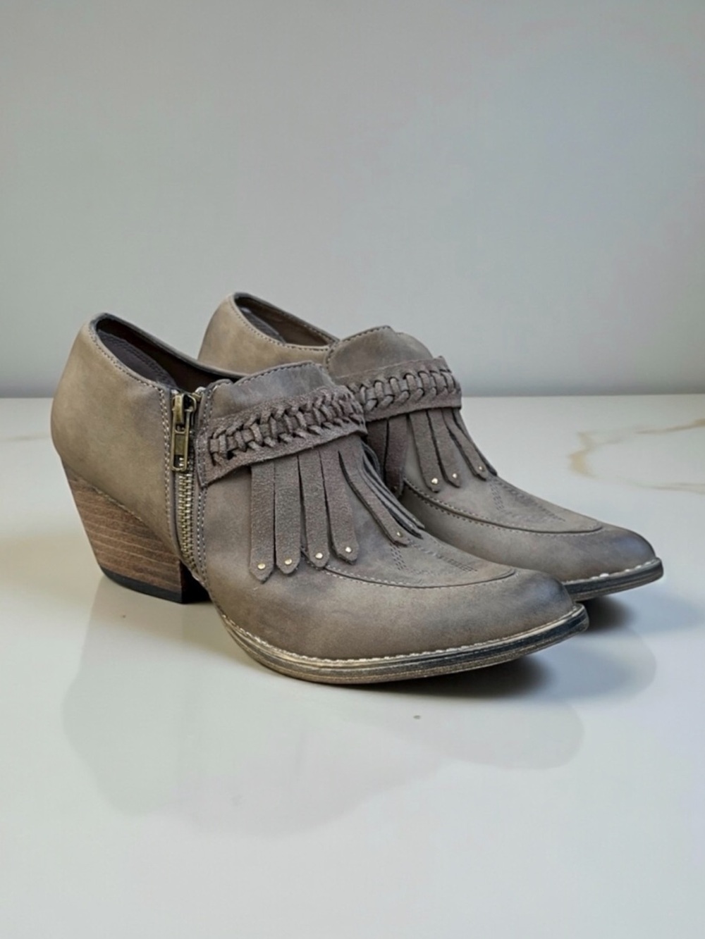 Very Volatile “Finlandia” Western-style Pointed Toe Fringe Bootie Sz 7